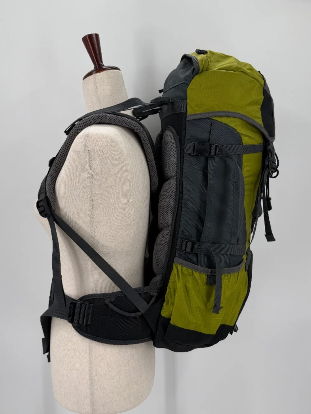 Deuter Fox 40L Hiking Backpack Green Charcoal Internal Frame Youth / Women Small